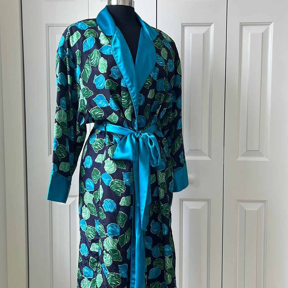 VTG VS Bathrobe